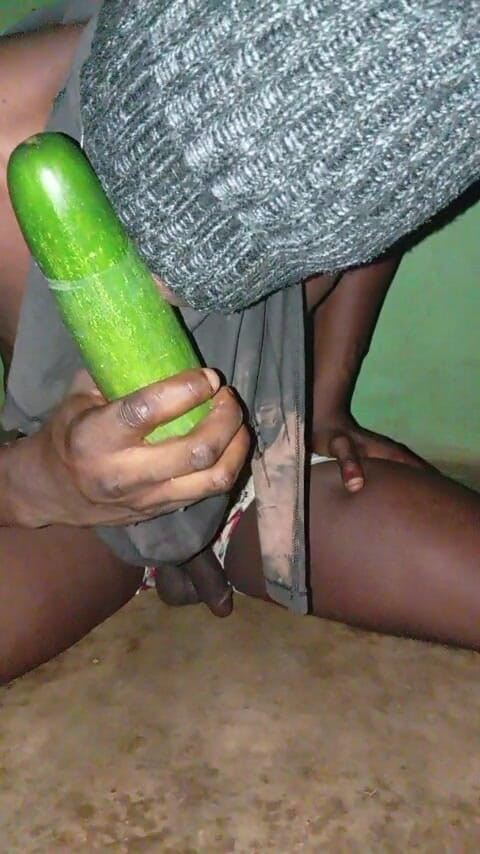 Badman4606: Cynthia sangat baik menghisap zakar hitam saya