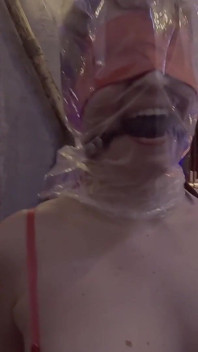 Multiple orgasmen auf Sybian, während Bondage-BDSM im kerker spielen
