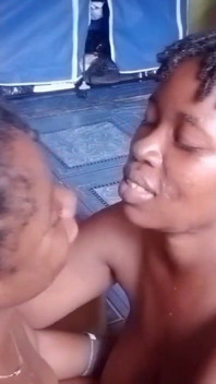 Fetish kencing dan ludah cewek afrika