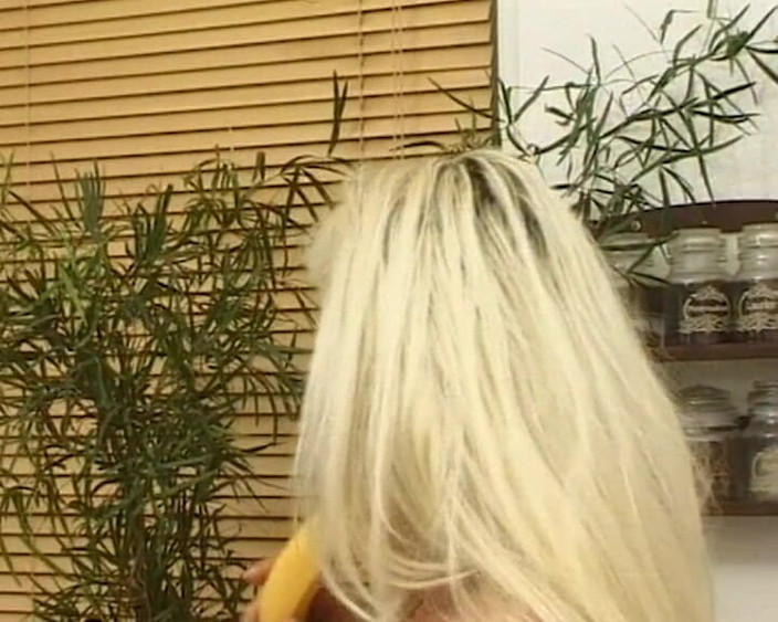 BB Video - Old School: Німецька матуся, аматорське тріо, дві жінки й чоловік з анальним трахом