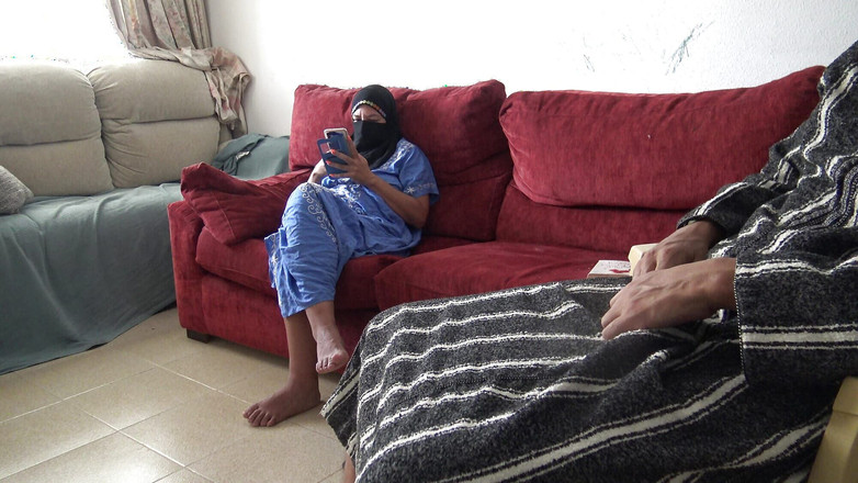 Souzan Halabi: 令人 震惊！我向我的已婚头巾继妹暴露了我的鸡巴