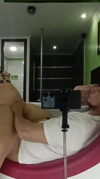 Facial dengan Meksiko.. Dia membiarkan pantatnya dimakan dan susu dituangkan ke wajahnya