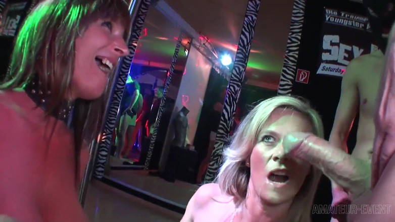 AmateurEvent: Marina Montana et Juliana ont baisé sur la piste de...