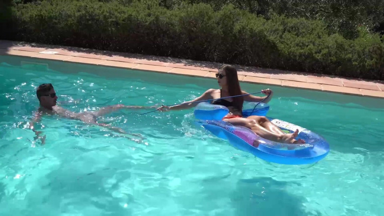 Kinky Mistresses: Swimming