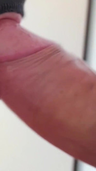 Long-us-sluk.movover 7 centimeter lang en 2 centimeter dik - ingeslikt bij het kijkgat