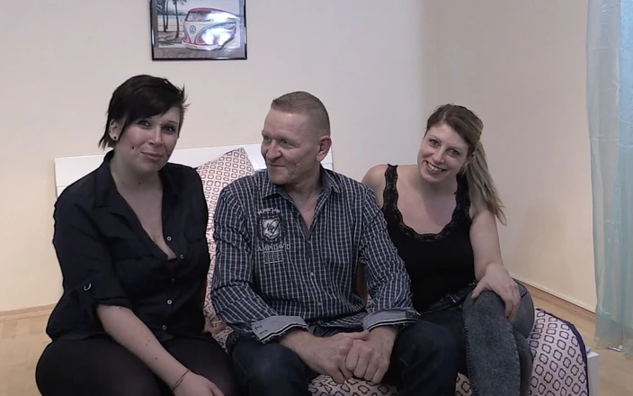 Casting66: Betty First Threesome 24cm!