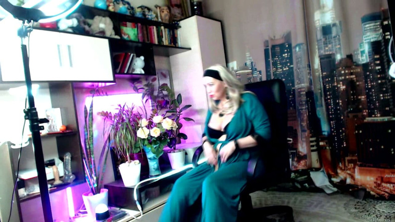 AimeeParadise: Aimee Hot MILF: Yeah, I'm Your Mature Dirty Slut! Fuck...