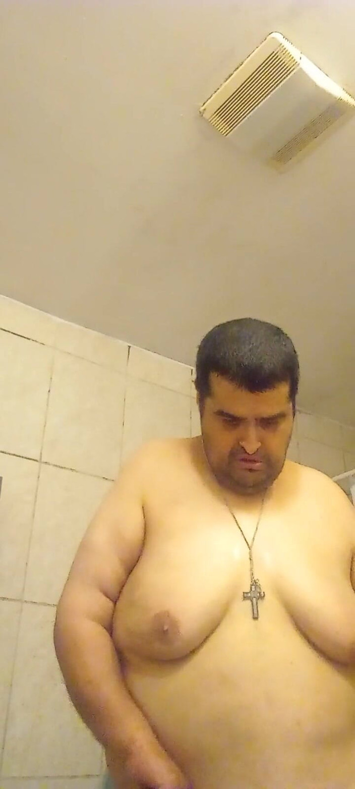 Chubbytits16: Wie wil er op mijn enorme tepels zuigen
