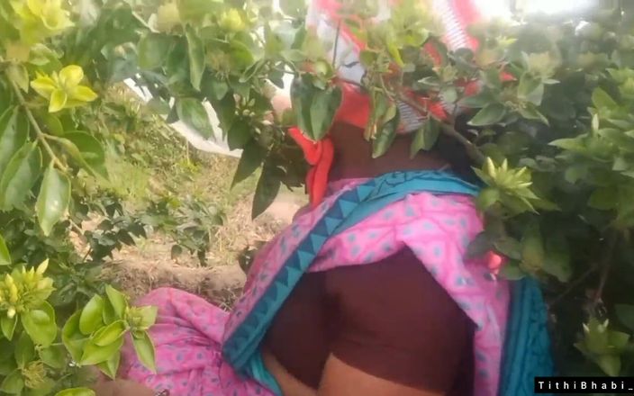 Ridowan: Village Bhabi toont haar borsten en poesje aan haar vriendje