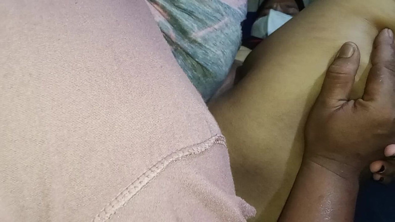 Babang endut: Memek Istri Temanku, Ku Jilat Sampai Muncrat Di Dalam Gudang