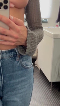 Suka sweter sejenis ini?