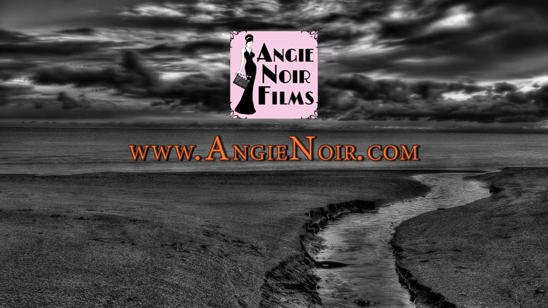 Angie Noir: Üvey annesini mi kaçırdı yoksa Angie Noir ile oral seks...