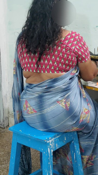 My Mother-in-law, a Tailor, Was Sewing Clothes, so I Had Sex with Her as if to Help Her.