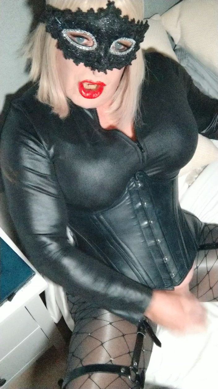 Emma Browne: Emmas Catsuit Travesti