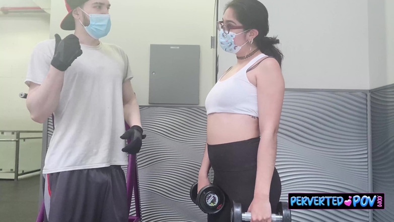 Perverted POV: La modella onlyfans si accontenta da un ragazzo in palestra