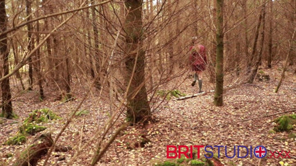 Brit Studio: British 18-year-old in uniform uses she wee to piss outside