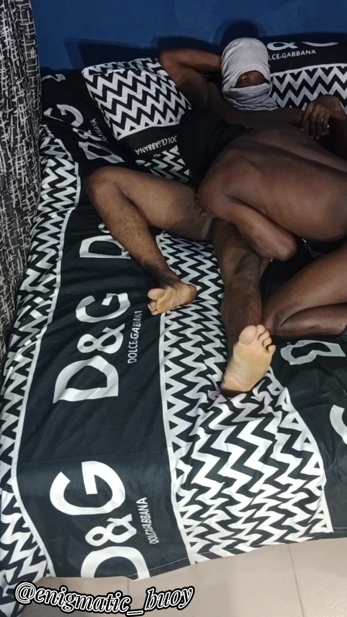 Enigmatic Buoy: 내 베프와 함께하는 의붓아빠를 어떻게 잡았어