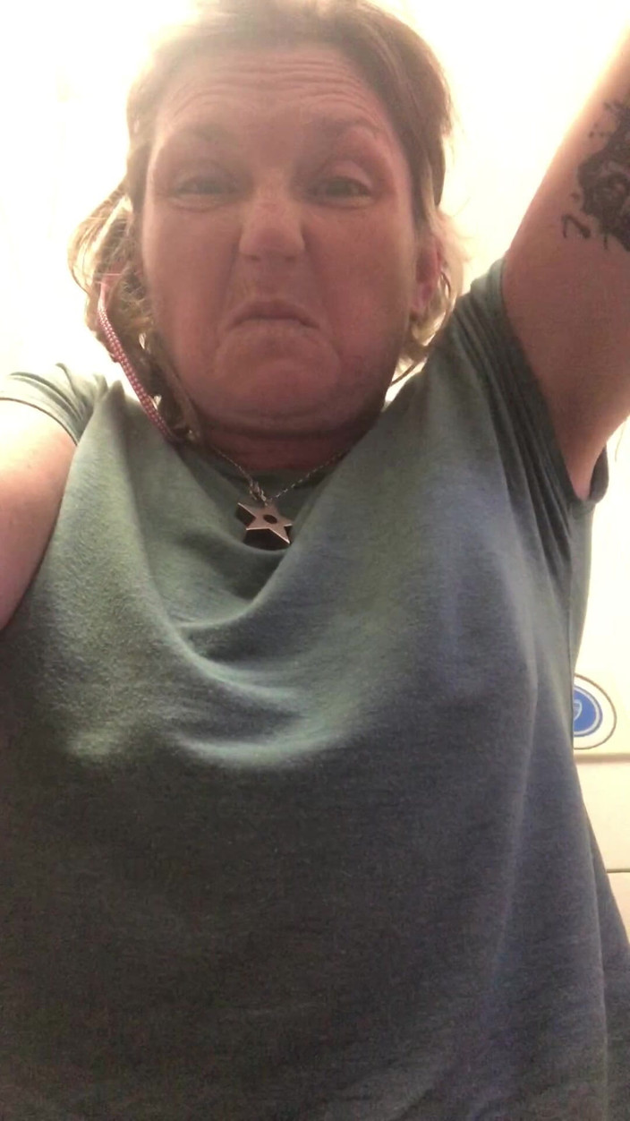 MistressWriggler: Kencing di dalam pesawat setelah dipegang selama empat jam!