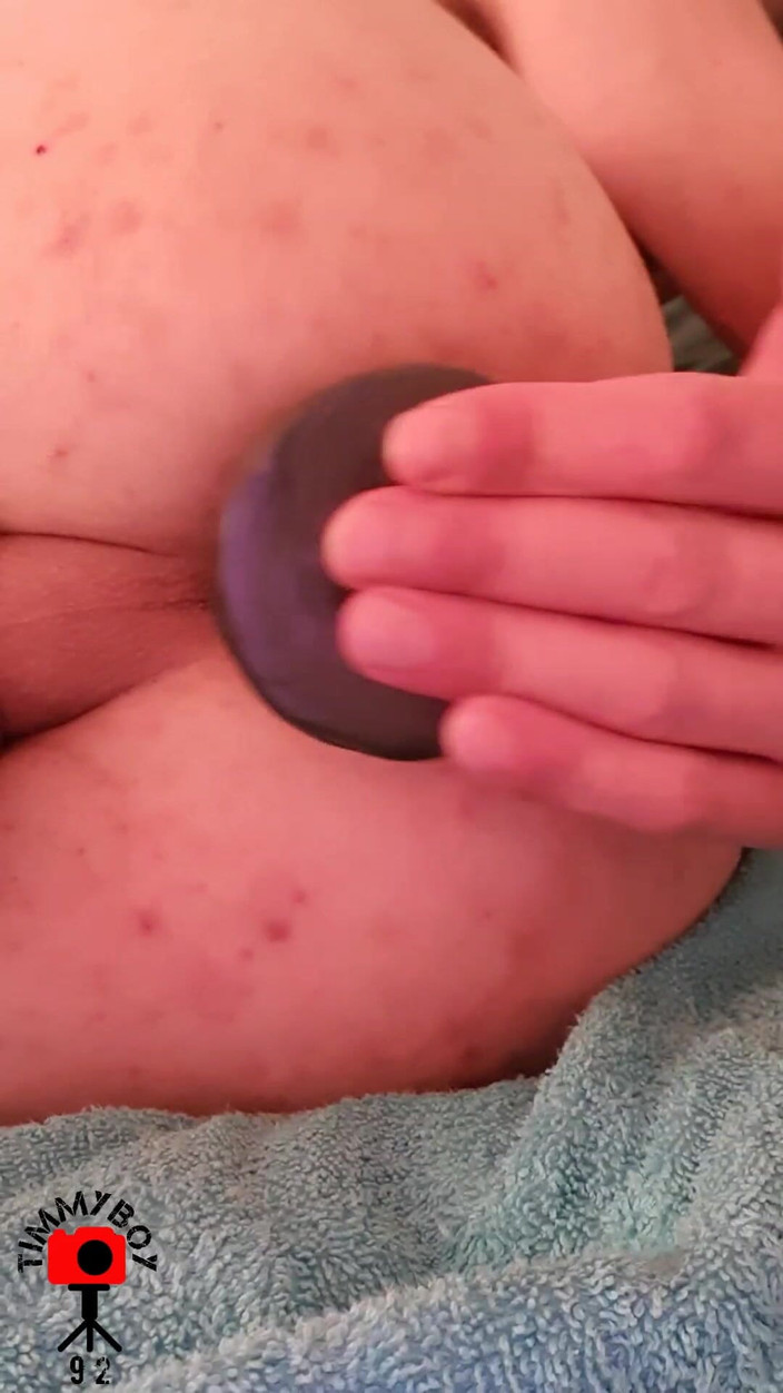 Timmyboy: Timmyboy92 femboy spielt mit großem analplug