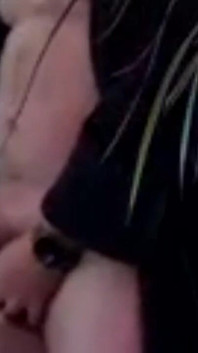 Bonă prinsă pe Nannycam masturbându-se