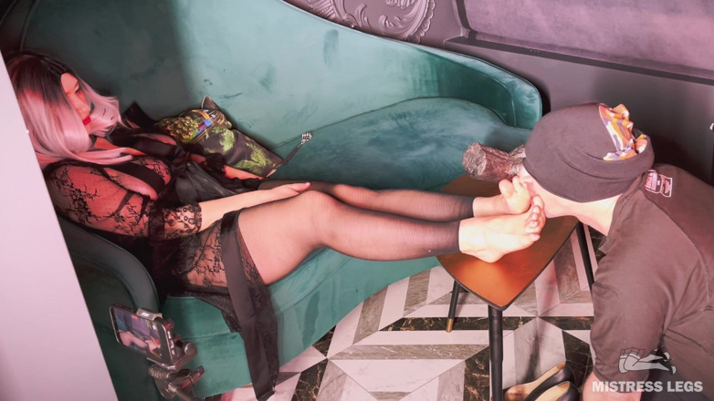 Mistress Legs: Adorazione profonda dei piedi nudi - Le mie dita dei piedi...