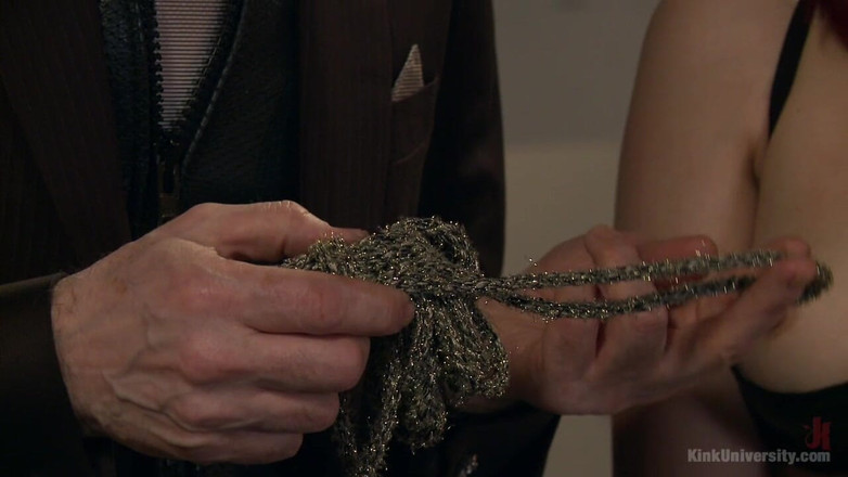 Kink University: Violet toverstaf elektrisch spel