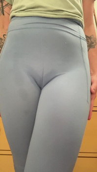 Pepek berpeluh dalam spandeks Lycra