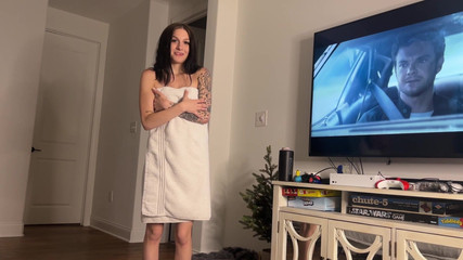 Jay Bond: Jade kız arkadaşından geri dönmek için oda arkadaşının içine boşalmasına...