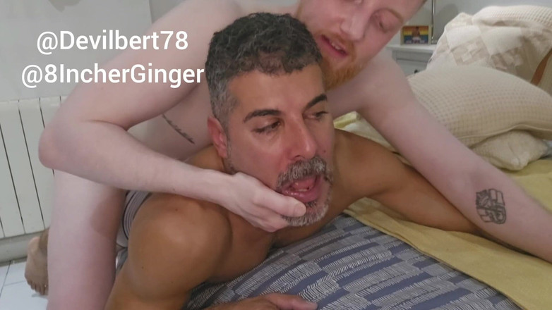 8IncherGinger: Pulă de 20 de cm distrugând fundul curului mare