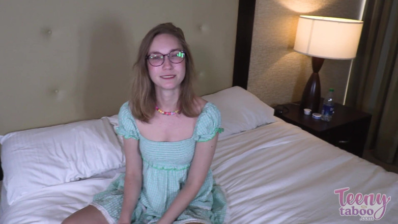 Teenytaboo: Babysitter claire bekommt teen-muschi gefüllt