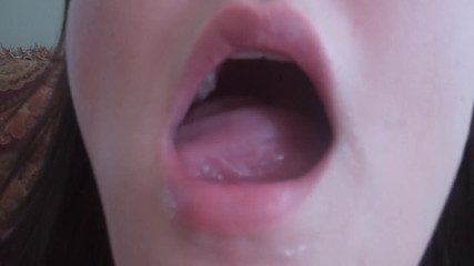 Sexy Amateurz: She is showing her pretty tongue in close up