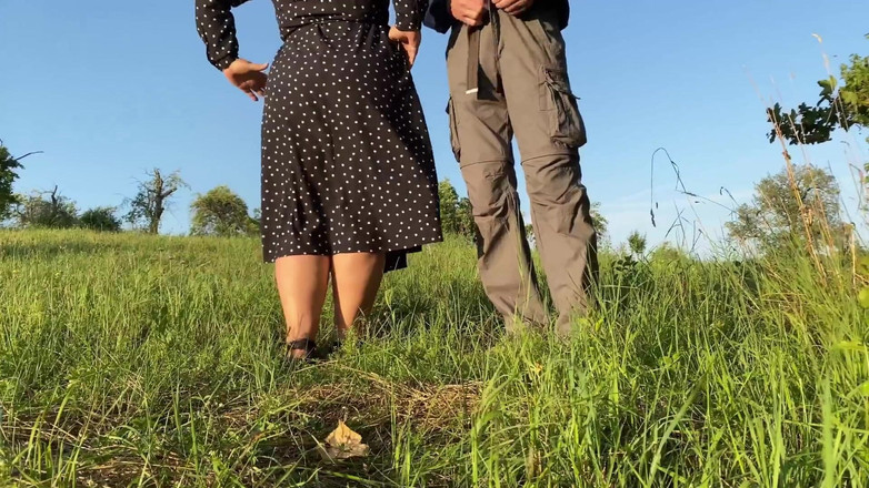 OurFetishLife: Die muschi meiner stiefmutter pinkelt in diesem herbst im freien