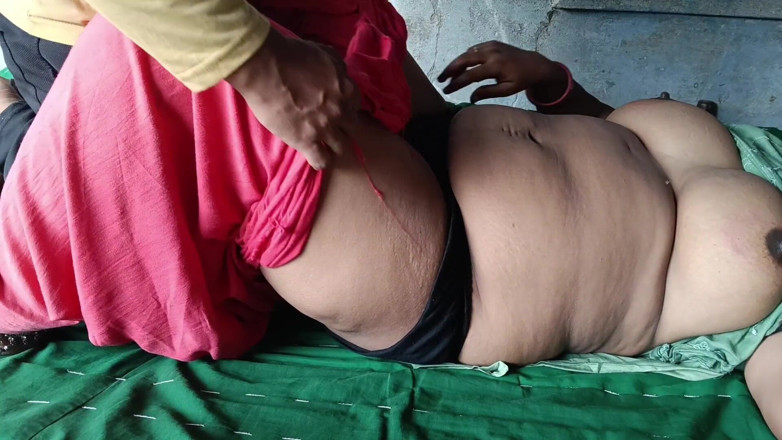 Veermati: La ragazza desi di 18 anni ha raggiunto l'orgasmo mentre viene...