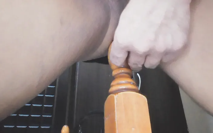 newvan: Guy Riding His Bed Post with 3 Times Hand Free Cum..Sri...