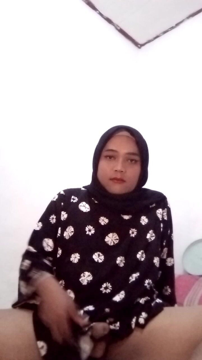 Ivvy Crossdresser: Hidżab Crossdresser spełnić swoją fantazję.