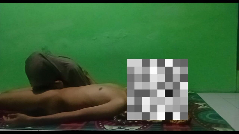 Famly sex: Hijab sborra in bocca