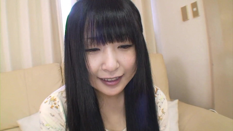 Japan Lust: Teen Kotomi Mizusawa si poprvé hraje s ptákem