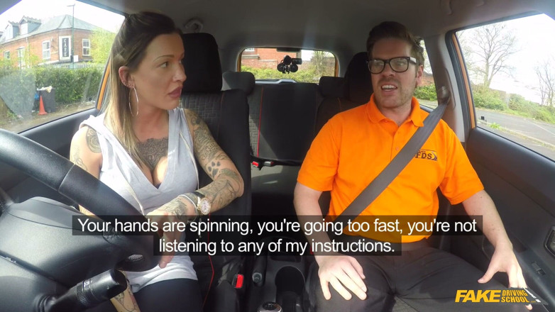 Fake Driving School: Fake Driving College - niechlujne creampie i głębokie gardło Obciąganie akcja