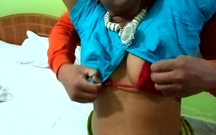 Popmini: Rakhi, bhabhi indienne, presse à nichons sexy et se masturbe par...