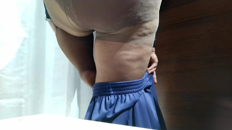 OurFetishLife: Donna matura e formosa - Video del camerino del centro commerciale