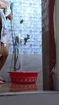Bathroom Bhabi Apni Husband Ke Sath Chudai Ke Bad Devar Ake Chodne Laga