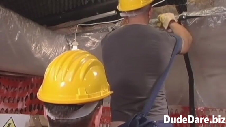 DudeDare: Chlípky pracující na staveništi šukají v práci