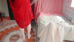 Kitty_Cross: गुलाबी गुलाब के गुलदस्ता के साथ बहुत सुन्दर किन्नर पोज दे रही है