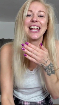 Sbirciare di nuovo la gonna alle mie mutande di raso? Pov palle sballottati joI