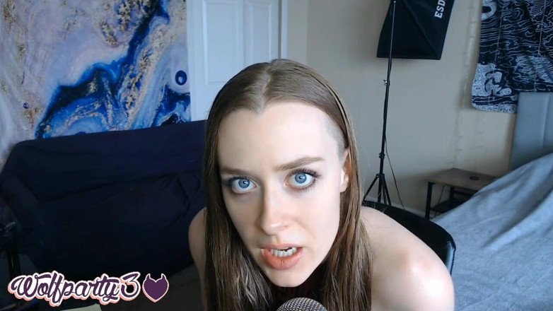 Dahlia Wolf: Findom sigara içiyor