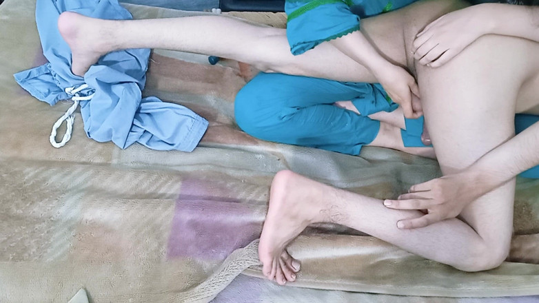 SuperIndian456: Üvey erkek kardeşimde ağrılı göt parmaklıyor anal delik ve evde üvey...
