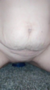 Jessi Stretches Out Loose Pussy with a Cup