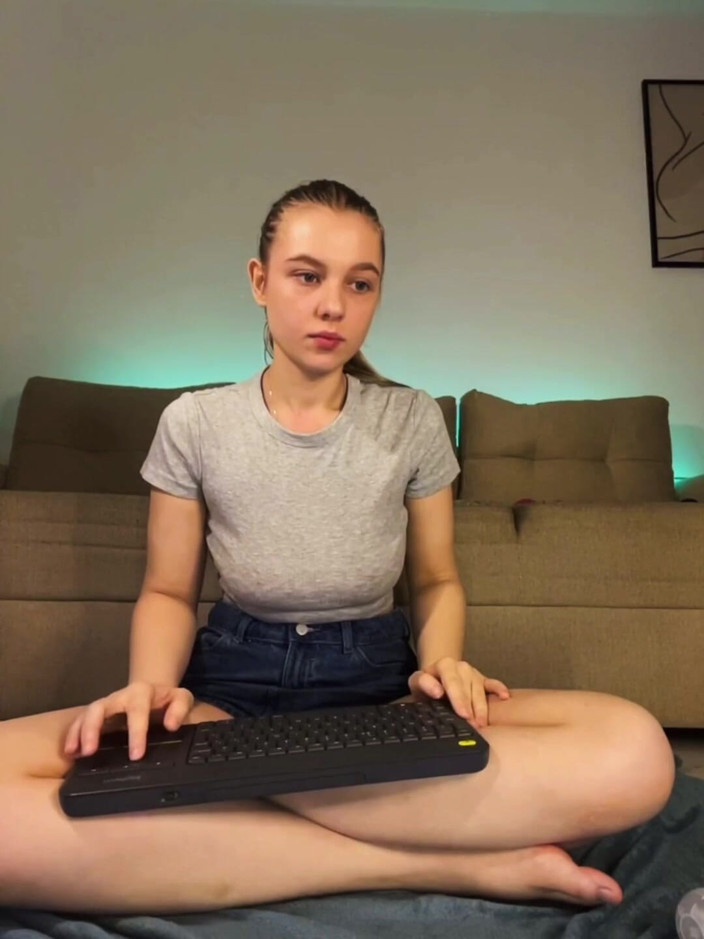 JuiceLussie: Анальный трах с огромным хуем