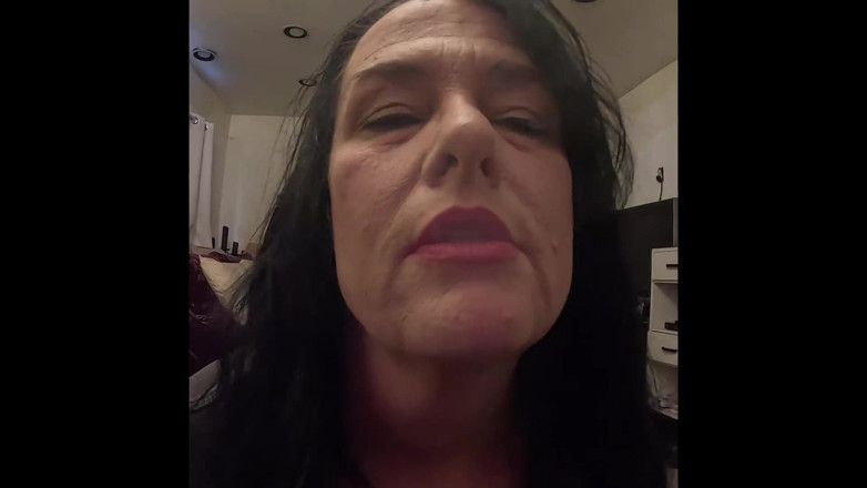 Homesteadmama: Imagine receber um boquete fumante de uma milf bruxa gótica