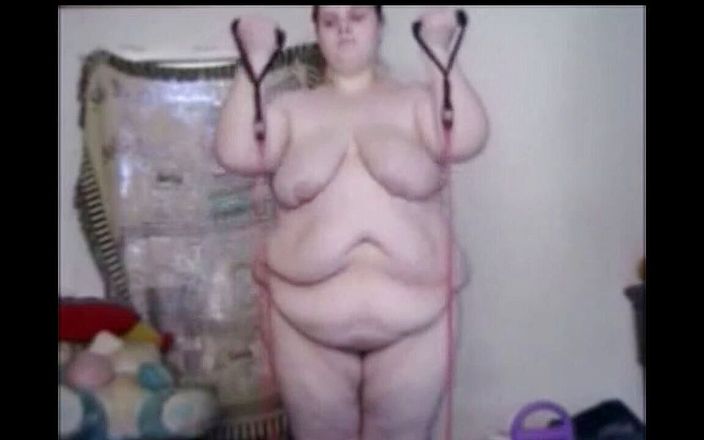 Fat house wife: Tlustá manželka v domácnosti cvičí nahá předvádí své sexy tělo
